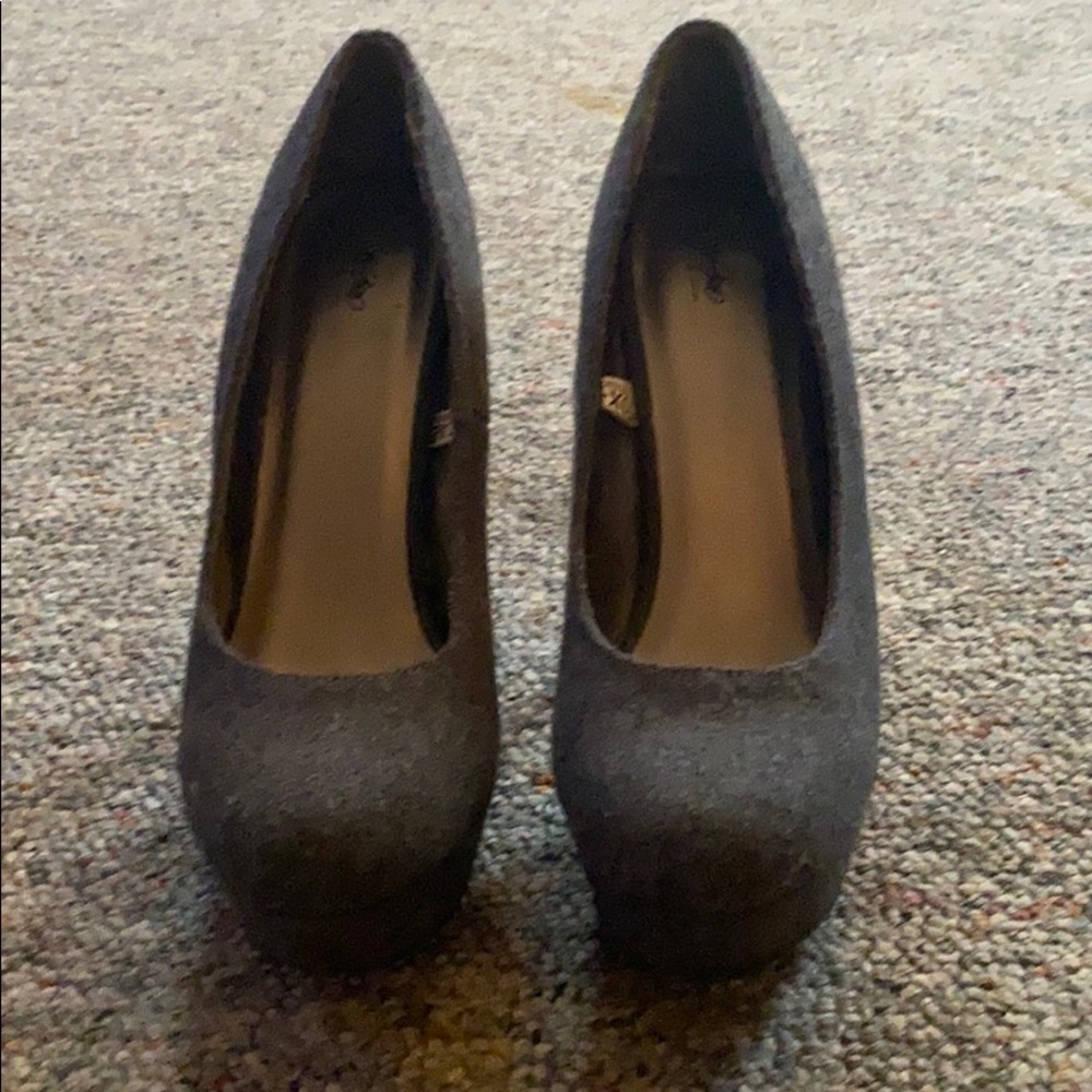 Gray heels